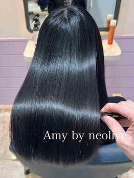 エイミーバイネオリーブ(amy by neolive)の写真/ダメージレスに特化した傷みを最小限に抑えた施術に定評。まっすぐ過ぎない縮毛矯正で丸みを帯びたフォルム