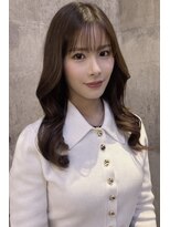 扉(GATE) くびれミディアムレイヤー×赤み消しブラウン