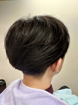 ヴェルデ シンバシ(VERDE SHINBASHI) 小顔補正立体カット 6:4分目 ロック ツーブロ カルマ  フェード