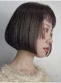 アゴラインボブぱっつんオン眉前下がりボブ