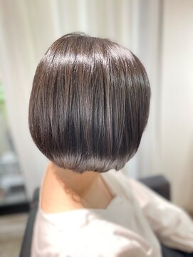 ツムグ 代官山店(TUMUGU) ショートボブショートカットショートヘアボブヘア白髪ぼかしボブ