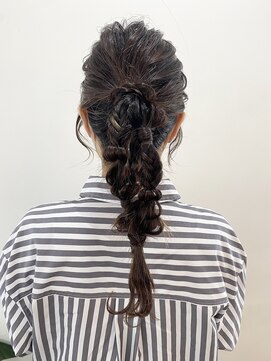 ヘアーアンドメイクアップモパ 個性派アレンジ