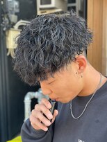 スパイラルパーマツイストパーマアップバング短髪メッシュ