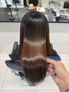 ユニークノベル 中央林間(unique novel) 髪質改善ストレートで、見違えるツヤ髪に