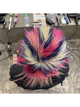 オーン(OOn) 抜きっぱなしブロンドとネイビーブルー、キャンディーピンク