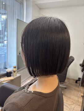 ジエクト ヴィシア(The Ect VIXIA) 前下がり 20代ボブ ボブ大阪 地毛風ストレート 縮毛