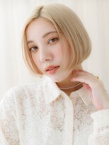 カバーヘア ブリス 志木南口駅前店(COVER HAIR bliss)&nbsp;小顔ショート/ホワイトブロンド/センターパート/顎ラインボブe