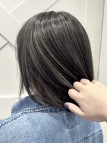 フーバイケンジ(fuu + KENJE)&nbsp;コントラストハイライト／グレージュカラー／白髪ぼかし/mai