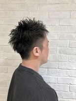 コム(com by neolive)&nbsp;スタイリッシュな刈り上げスタイル