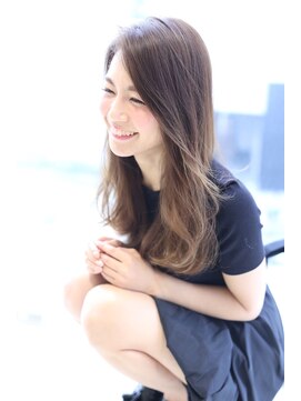 リリークラウン(Lily Crown) パーマをブラシで崩す柔らかカール