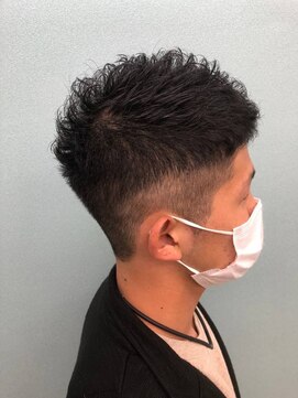 メンズヘアサロン トーキョー(Men's hair salon TOKYO.) クセ毛を活かした刈り上げスタイル