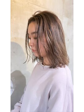 ソルトウォーター(SALT WATER) ハイライトで作るナチュラルベージュ