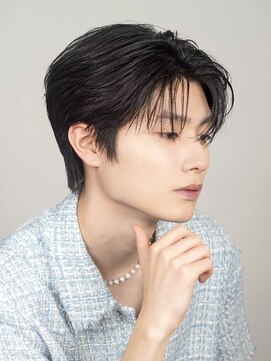 オーシャントーキョーオーバー 渋谷(OCEAN TOKYO OVER) 波巻き束感ショートツーブロックマッシュアップバングコンマヘア