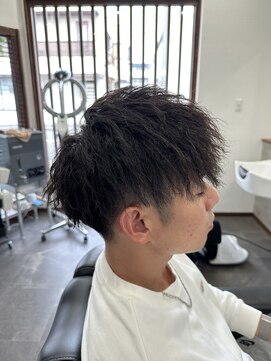 エイト(AITE) ツイストスパイラルパーマセンターパート<理容室>川口鳩ヶ谷104