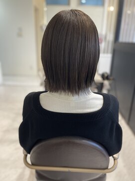 トータルビューティサロン シェリ(total beauty salon cheri) ディープグレージュ×切りっぱなしボブ