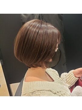 ジエクト ヴィシア(The Ect VIXIA) 扱いやすさ抜群!骨格矯正ショートボブ