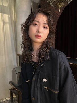 トレンチ(TRENCH) レイヤー ハッシュカット パーマ トリートメント 赤味消し