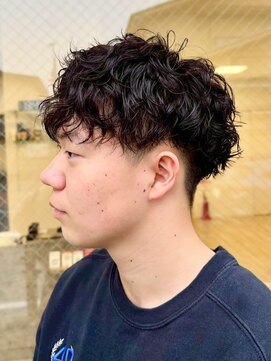 アントバイフィフス 秋田(unt by fifth) 秋田メンズパーマ波巻きスパイラルパーマセンターパートフェード