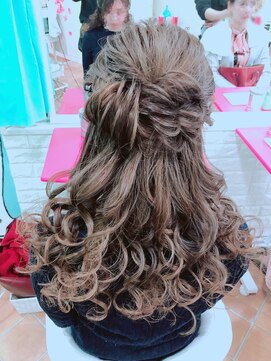 ヘアセットサロン アッシュ 神戸三宮(Ash) 人と被らないアレンジ☆一風変わったハーフアップ