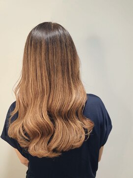 アカラ(acala) グラデーションロング【イルミナカラー/縮毛矯正/髪質改善】