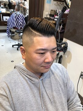 バーバー アカダマ スキンフェード