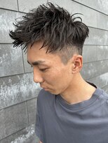 ヒュイル バイ ニアウ(Hwyl by Niau)&nbsp;メンズマッシュショートスパイラルパーマニュアンスパーマ眉毛