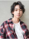 波巻きスパイラルパーマウルフアッシュブラックセンターパート