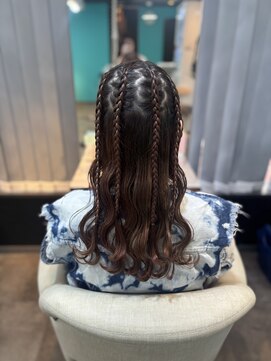 リエラ 新宿(RIERA) 編み込みいっぱいハーフアップ♪