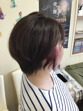 フープ(hoop) ブリーチなしでもほどよいイヤリングカラー