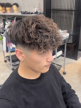 イーラ(era) スペインカール　刈り上げ眉カットツイストスパイラルパーマ