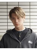 ナチュラル×エッジィ、シンプルな6:4スタイル