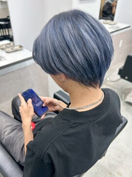 ロイオブジゼル(roi of GiseL) ツーブロック マッシュ ブリーチ ダブルカラー センターパート