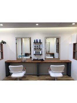 一人一人のお客様に向き合うサロン。ゆっくり寛げる空間で、髪のお悩み等お気軽にご相談下さい♪