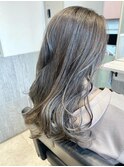 シルバーグレージュ　ハイライトヘア