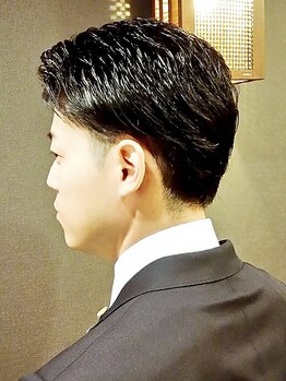 プーパヘアー メンズデザインファクトリー(pupa hair MEN'S DESIGN FACTORY)の写真/【松山IC近く/駐車場完備】ON/OFF決まる好印象スタイル！忙しい朝も時短でセットできる機能的ヘアに