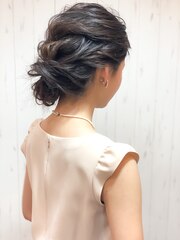 クラシカル×ルーズなヘアセットスタイル