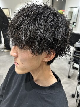 ヒュイル バイ ニアウ(Hwyl by Niau) メンズマッシュパーマツイストスパイラルパーマニュアンスパーマ