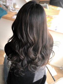 ヘアーハピネスリジュアル(Hair happiness Resual)の写真/丁寧なカウンセリングでホームケアのアドバイスまでしっかりご説明いたします◎自宅でも艶やかな髪を保てる