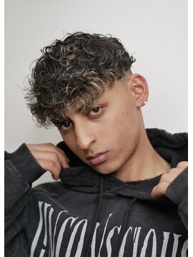 イーラ(era) スペインカールメッシュハイライトフェード眉毛