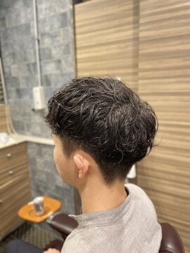 銀座マツナガ 神田店 波巻きスパイラルスペインカールメンズパーマ黒髪マッシュ