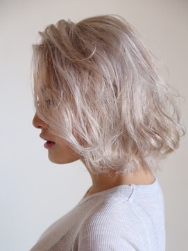 キサイ バズ(kisai BUZZ) [ kisai ＊ 西川史浩 ]ミディアムボブ×ハイトーンベージュ