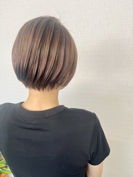 ダダ(DaDa) 襟足すっきりショートボブ