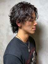 ディスイズバーバーサード(THIS IS BARBER 3rd)&nbsp;ミディアムウルフ ナチュラルパーマ センターパート