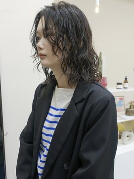 ブリーチパーマのミディアムパーマ×前髪なしパーマ