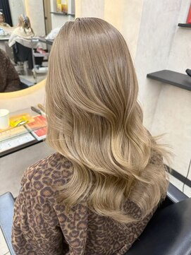 黒髪クラゲヘアーオリーブグレー小顔ココアベージュ