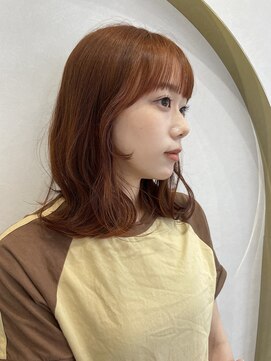 ミラ(MIRA) オレンジカラー顔まわりレイヤーミディアムスタイル