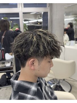 アレス バイ シカ 神戸三宮元町店(ALLES by Cica) 神戸／三ノ宮／元町メンズサロン波打ちツイスパ×ハイライト