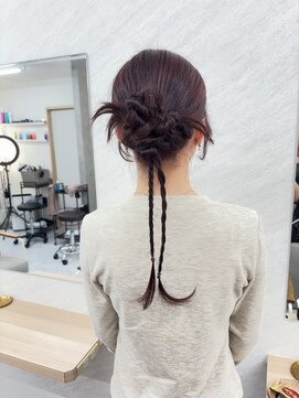 ウキ(uki) ●韓国へア  ヘアセット レイヤーカット 透明感グレージュ 豊川