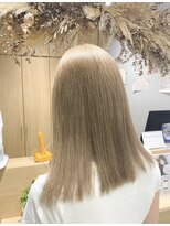 イリ 梅田(ili) ベージュカラー