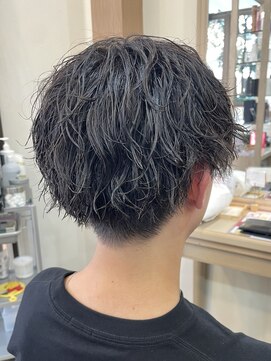 アルターリール(aL ter Rire) フェザーパーマ/サーフカール/刈り上げセンターパート/中村郁未